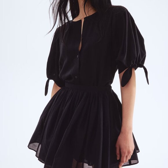 H&M Tops - (NWT) H&M - black puff sleeved blouse (small)